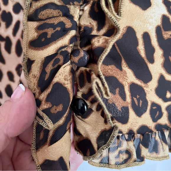 ESSUE LEOPARD PRINT CROPPED TOP - Picture 8 of 15